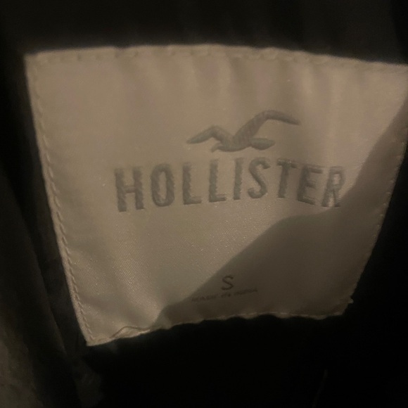 Hollister (Small) Black Contemporary Quilted, Chunky, Casual Puffer Vest - Picture 8 of 11